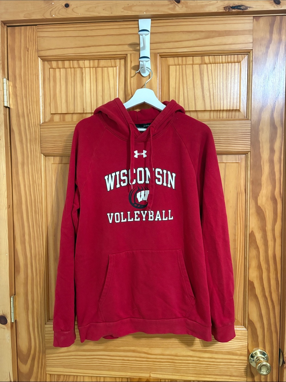 Under Armour Loose Fit Size Large Wisconsin Volleyball Hooded Sweatshirt